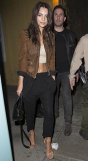 Emily Ratajkowski feet photo thumbnail