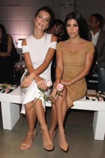Emily Ratajkowski feet photo thumbnail