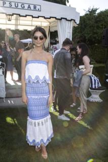 Emily Ratajkowski feet photo thumbnail