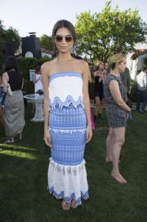 Emily Ratajkowski feet photo thumbnail