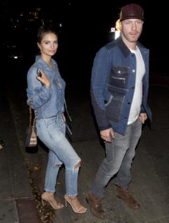 Emily Ratajkowski feet photo thumbnail