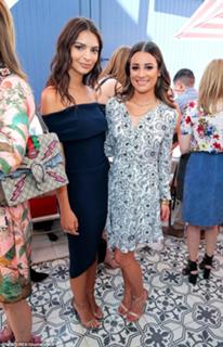 Emily Ratajkowski feet photo thumbnail