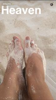 Emily Ratajkowski feet photo thumbnail