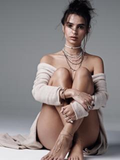 Emily Ratajkowski feet photo thumbnail