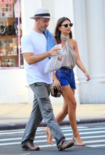 Emily Ratajkowski feet photo thumbnail