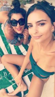 Emily Ratajkowski feet photo thumbnail
