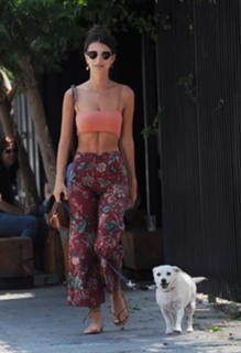 Emily Ratajkowski feet photo thumbnail