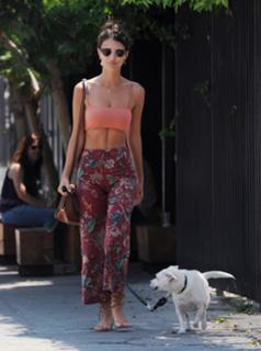 Emily Ratajkowski feet photo thumbnail