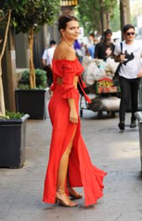 Emily Ratajkowski feet photo thumbnail