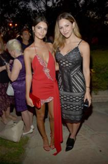 Emily Ratajkowski feet photo thumbnail