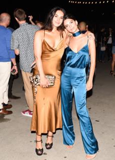 Emily Ratajkowski feet photo thumbnail