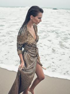 Emily Ratajkowski feet photo thumbnail