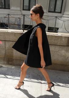 Emily Ratajkowski feet photo thumbnail