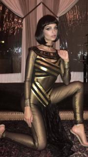 Emily Ratajkowski feet photo thumbnail