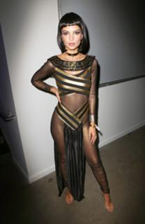 Emily Ratajkowski feet photo thumbnail