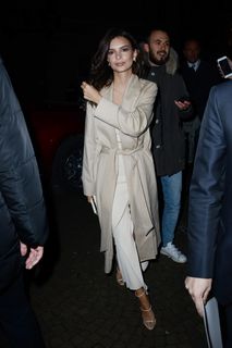 Emily Ratajkowski feet photo thumbnail