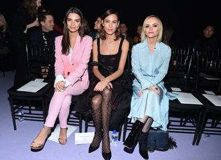 Emily Ratajkowski feet photo thumbnail
