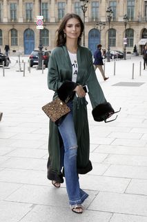 Emily Ratajkowski feet photo thumbnail
