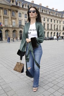 Emily Ratajkowski feet photo thumbnail