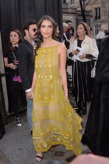Emily Ratajkowski feet photo thumbnail