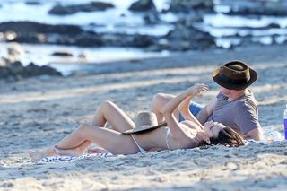 Emily Ratajkowski feet photo thumbnail