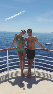 Emily Ratajkowski feet photo thumbnail