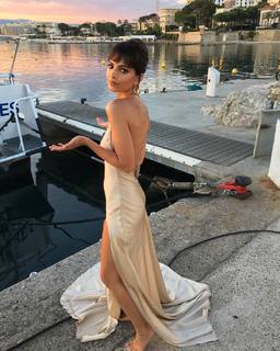 Emily Ratajkowski feet photo thumbnail