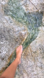 Emily Ratajkowski feet photo thumbnail