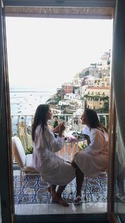 Emily Ratajkowski feet photo thumbnail