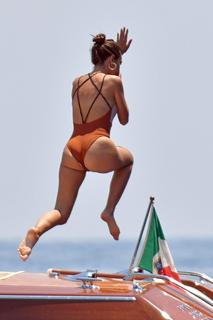 Emily Ratajkowski feet photo thumbnail