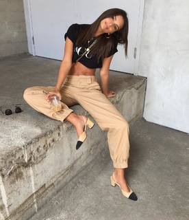 Emily Ratajkowski feet photo thumbnail