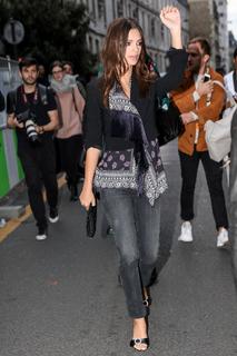 Emily Ratajkowski feet photo thumbnail