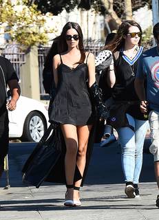 Emily Ratajkowski feet photo thumbnail