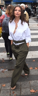 Emily Ratajkowski feet photo thumbnail
