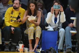 Emily Ratajkowski feet photo thumbnail