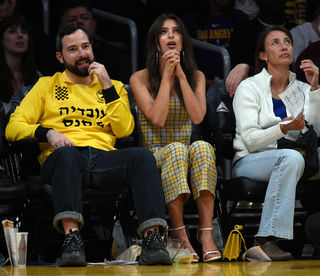 Emily Ratajkowski feet photo thumbnail