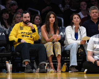 Emily Ratajkowski feet photo thumbnail