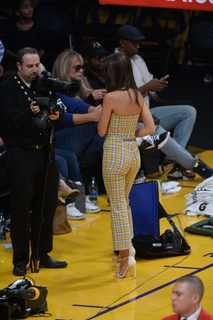 Emily Ratajkowski feet photo thumbnail