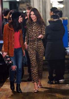 Emily Ratajkowski feet photo thumbnail