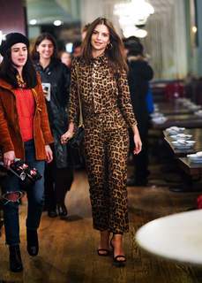 Emily Ratajkowski feet photo thumbnail