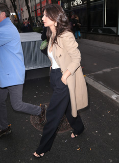 Emily Ratajkowski feet photo thumbnail