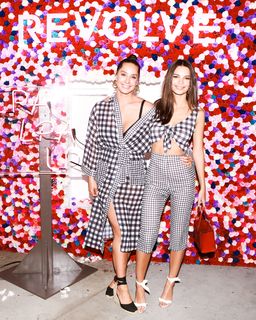 Emily Ratajkowski feet photo thumbnail