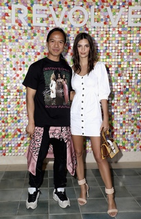 Emily Ratajkowski feet photo thumbnail