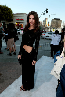 Emily Ratajkowski feet photo thumbnail