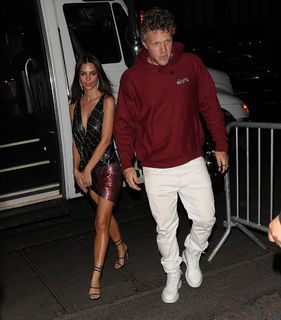 Emily Ratajkowski feet photo thumbnail