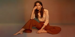 Emily Ratajkowski feet photo thumbnail