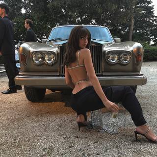 Emily Ratajkowski feet photo thumbnail