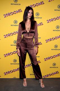 Emily Ratajkowski feet photo thumbnail