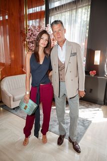 Emily Ratajkowski feet photo thumbnail