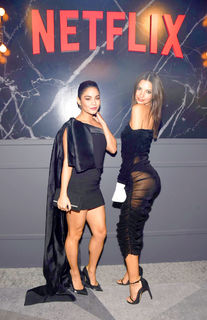 Emily Ratajkowski feet photo thumbnail
